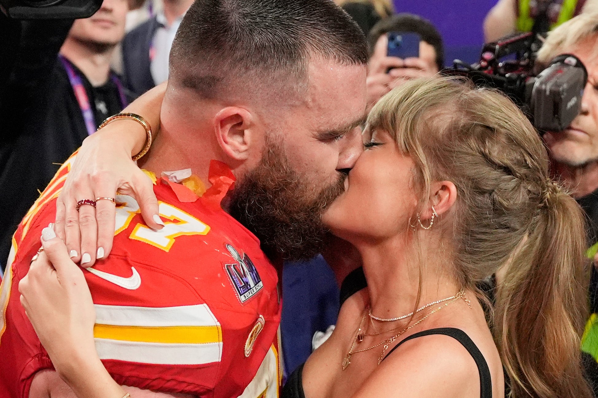 Multimillonarios. Cuánto van a sumar las fortunas de Taylor Swift y Travis Kelce tras su boda
