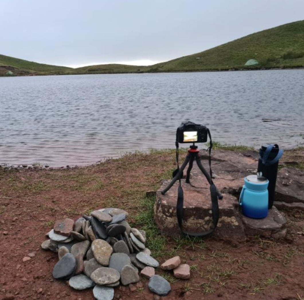 Phillip Bloxham traslada sus piedras perfectas a los lagos donde va a realizar la prueba