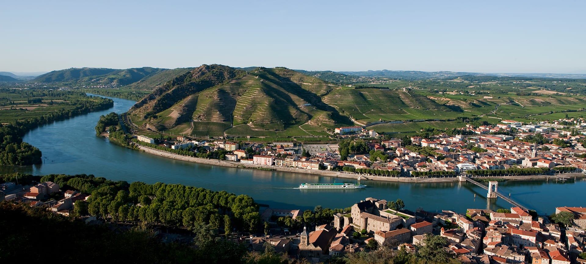 Paisaje del Valle del Ródano, en el sur de Francia, cuna de los más famosos Syrah del mundo