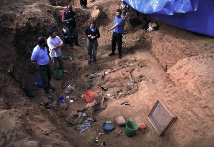 Los equipos forenses hicieron más de 2000 pozos buscando la fosa común del Che, en el antiguo aeropuerto de Vallegrande