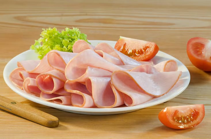 Contiene 1% de grasa, 120 calorías y 6 g de proteína por cada 100 g de producto, y además aporta vitamina B