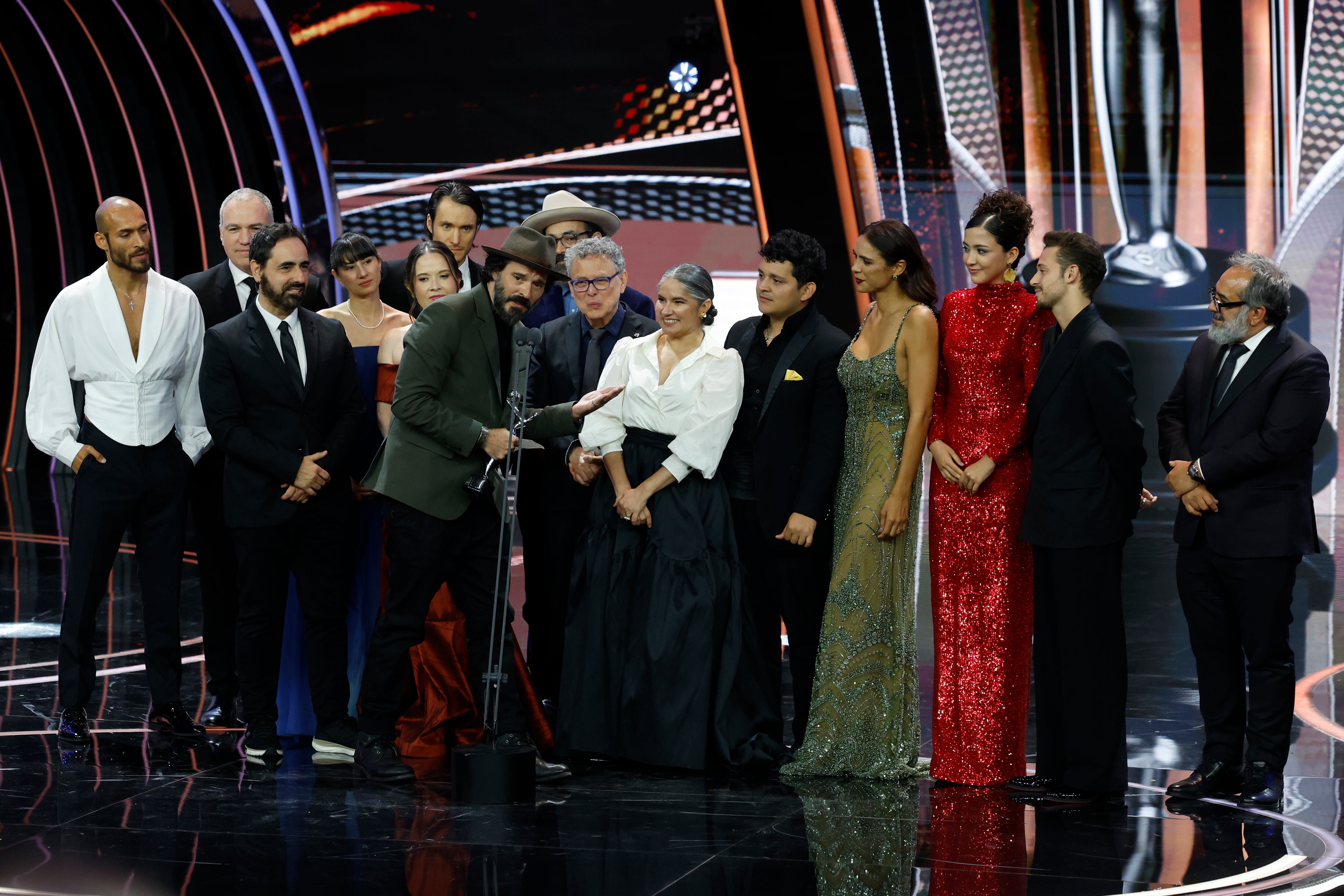 El equipo de la serie colombiana Cien años de soledad