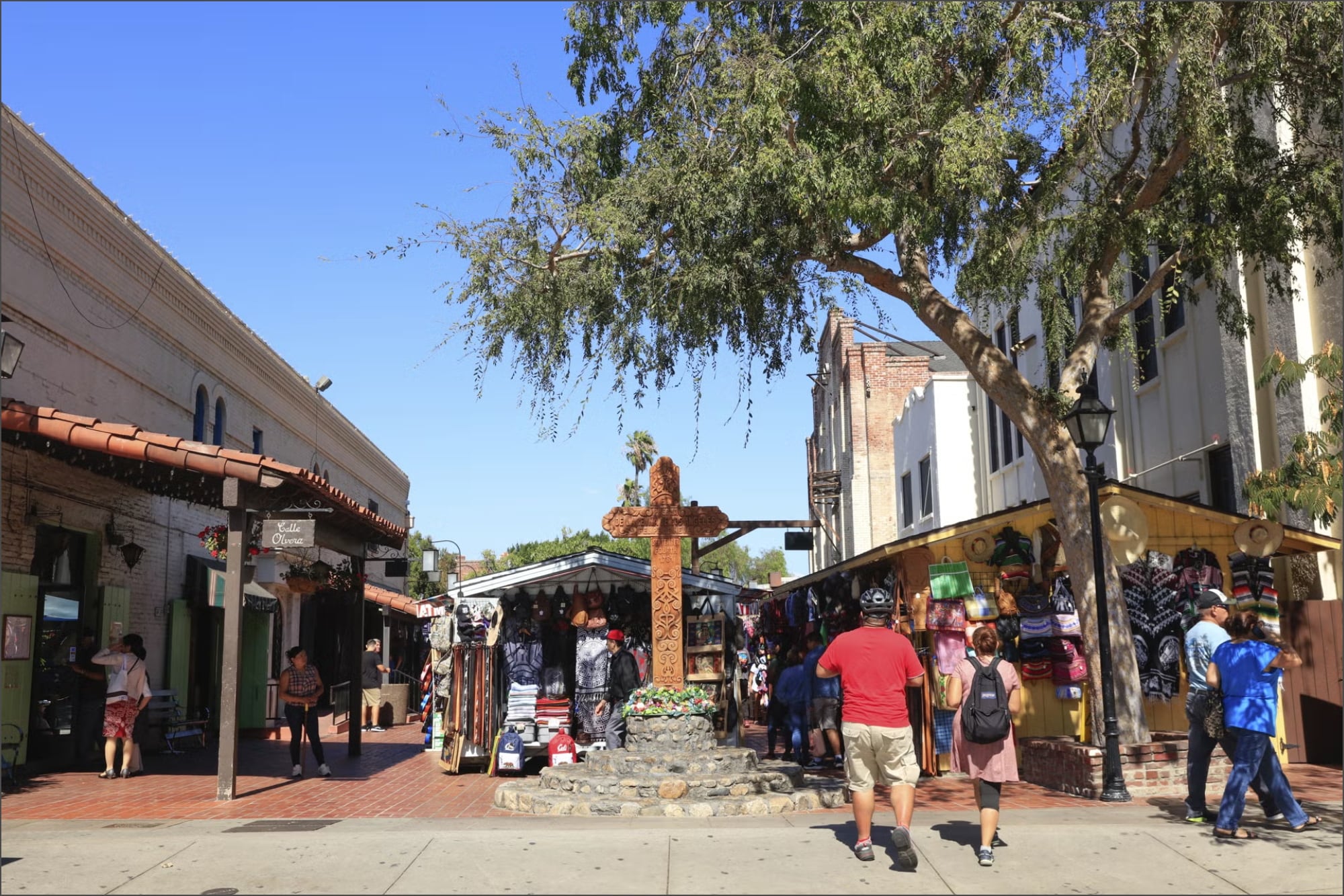 Además del mercado mexicano, la calle Olvera cuenta con edificios históricos de Los Ángeles, en California