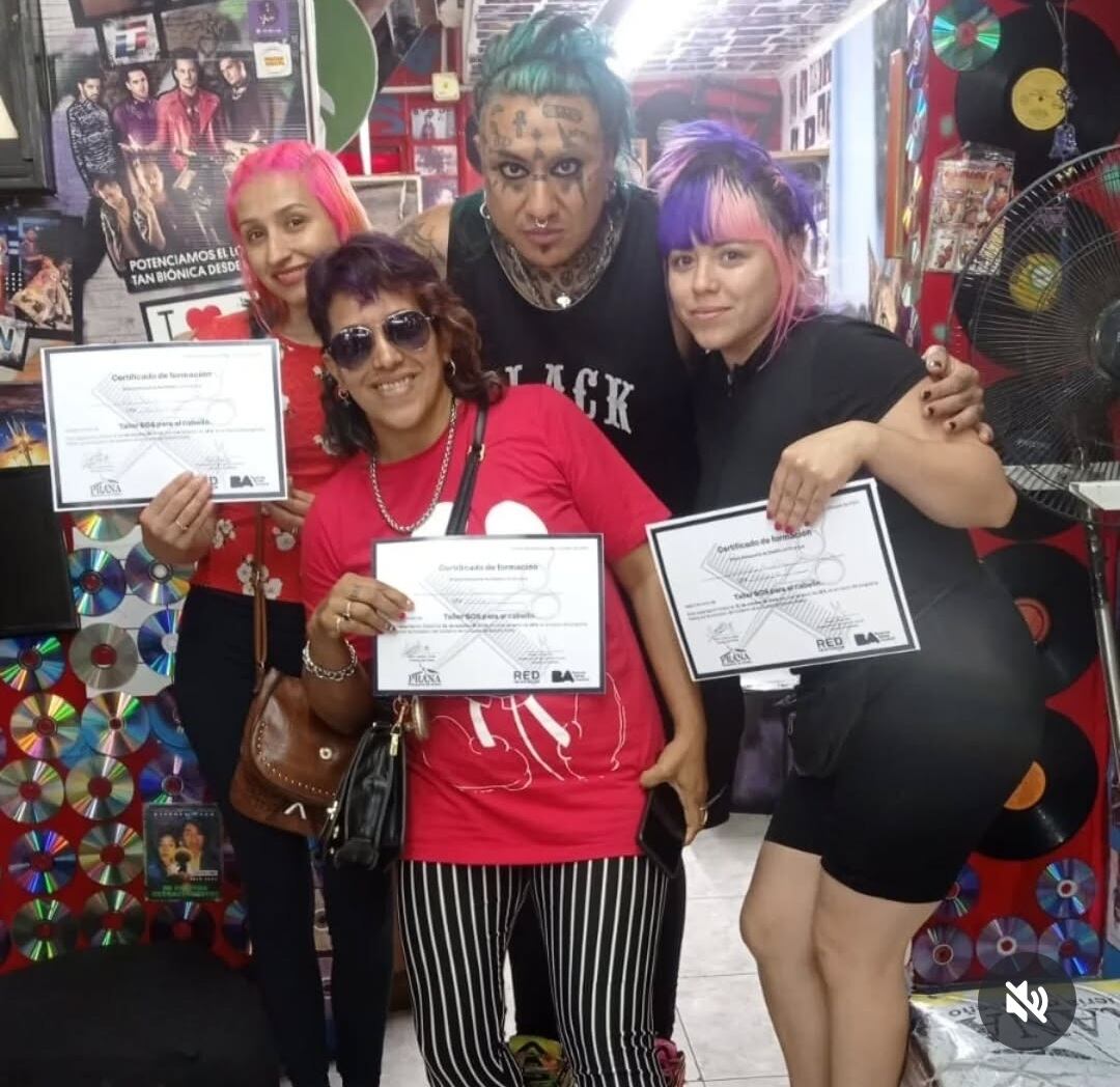 Dar es dar: Betto Sosa y las egresadas de sus cursos, que se dan en distintas sedes y hasta en barrios humildes