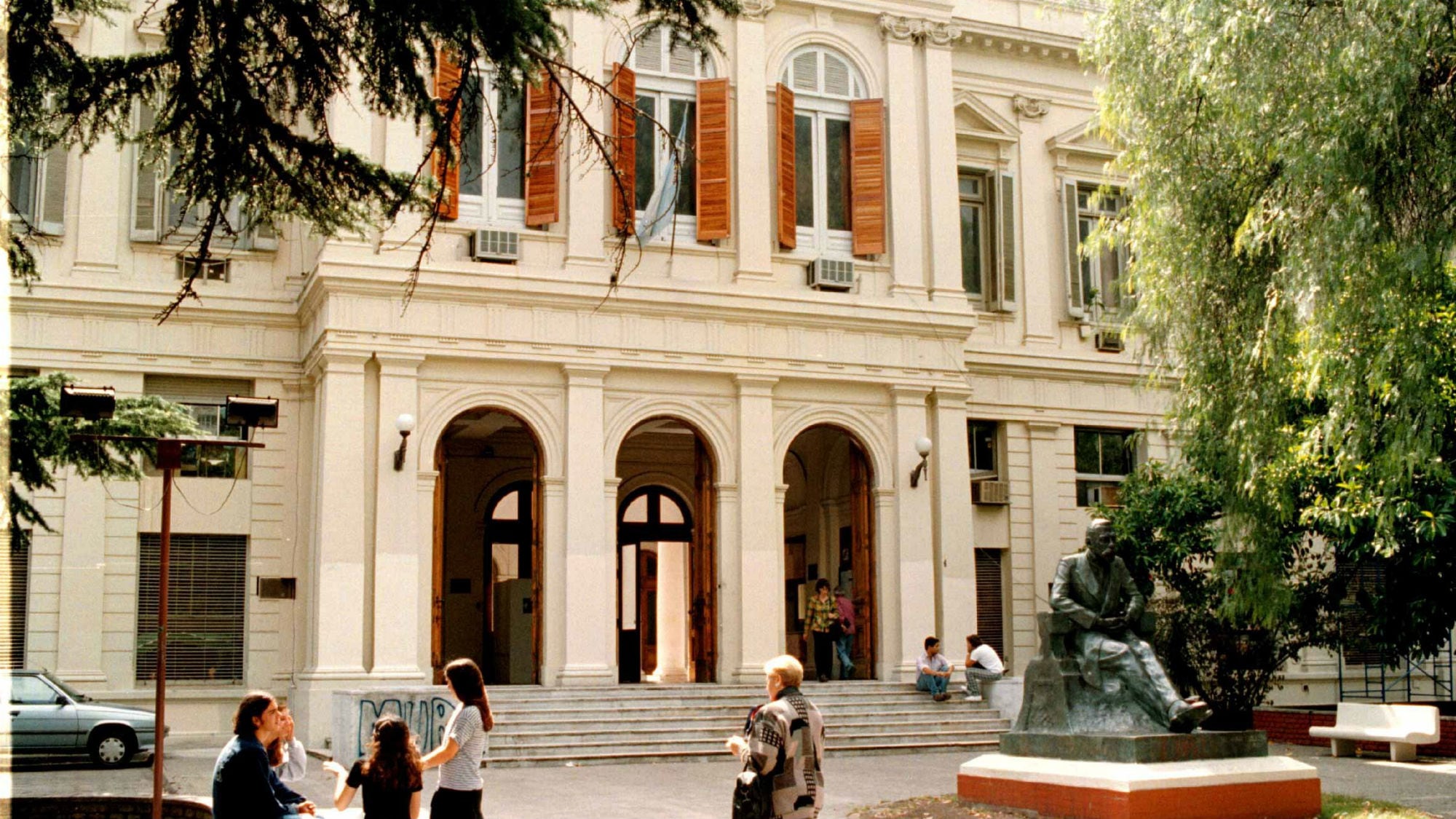 Violencia en la Facultad de Psicología de La Plata: acusaciones cruzadas entre la izquierda y los libertarios