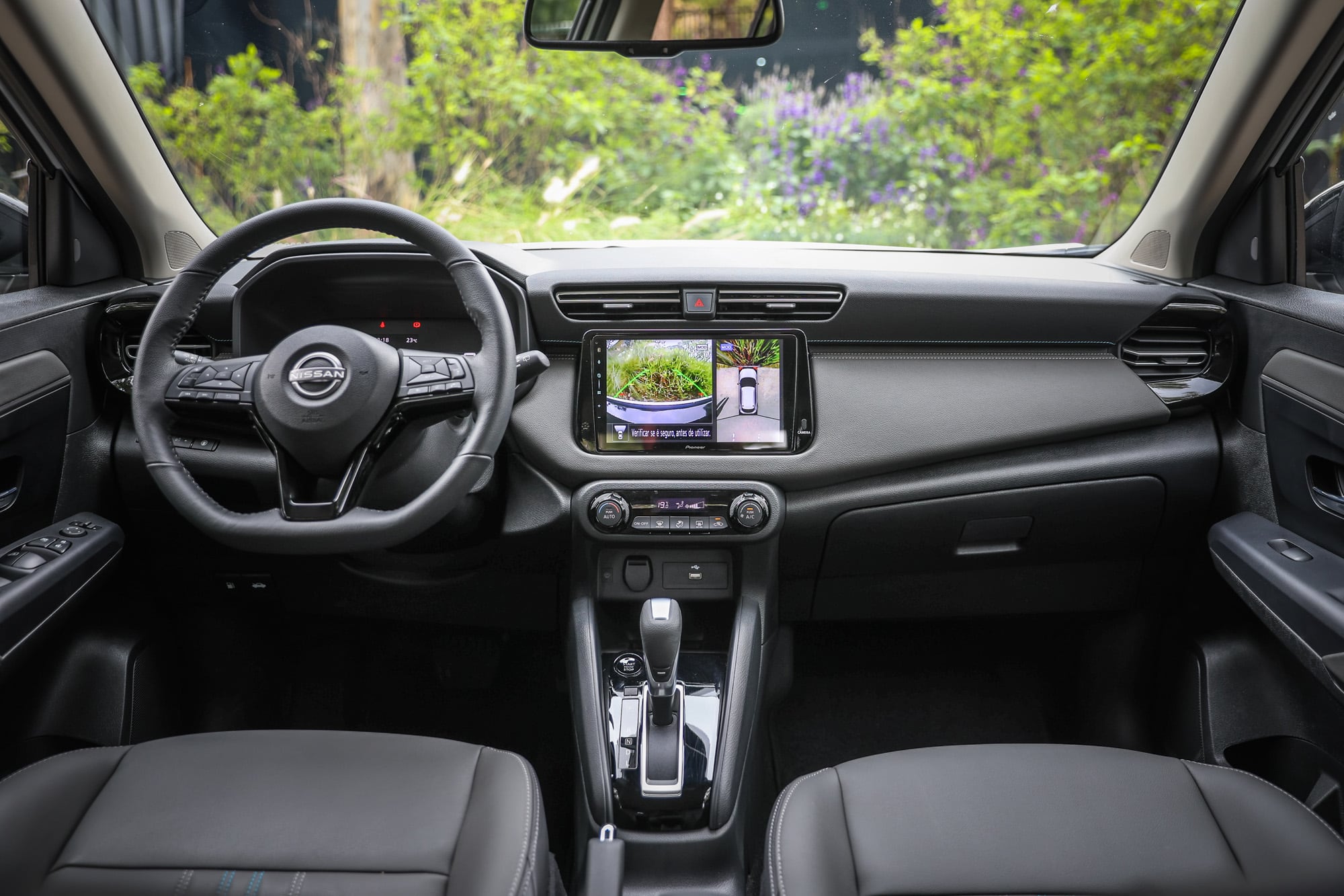 La compañía de autos Nissan está trabajando con Red Hat para desacoplar el software del hardware y habilitar actualizaciones de vehículos similar a la de los smartphones