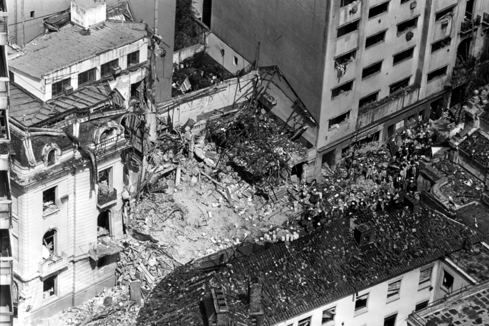 Destrucción total en la Embajada de Israel luego de la explosión