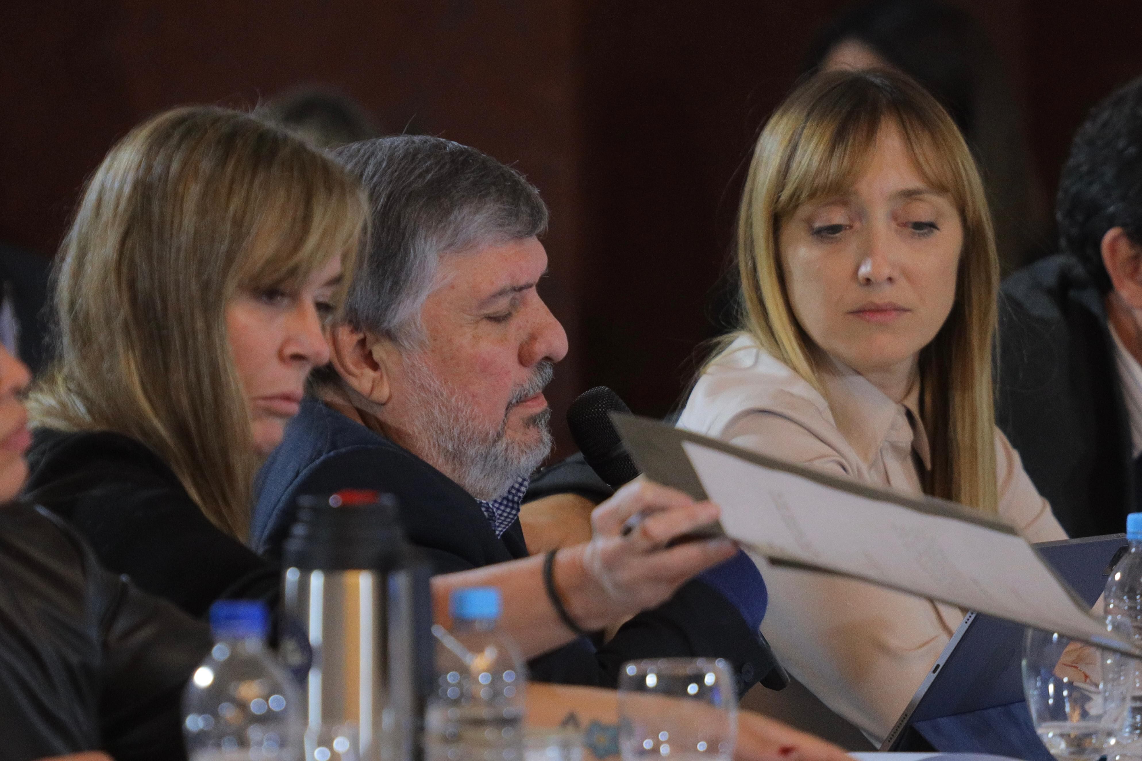 Senadores kirchneristas en la reunión plenaria de las comisiones de Legislación General, de Presupuesto y Hacienda y de Asuntos Constitucionales