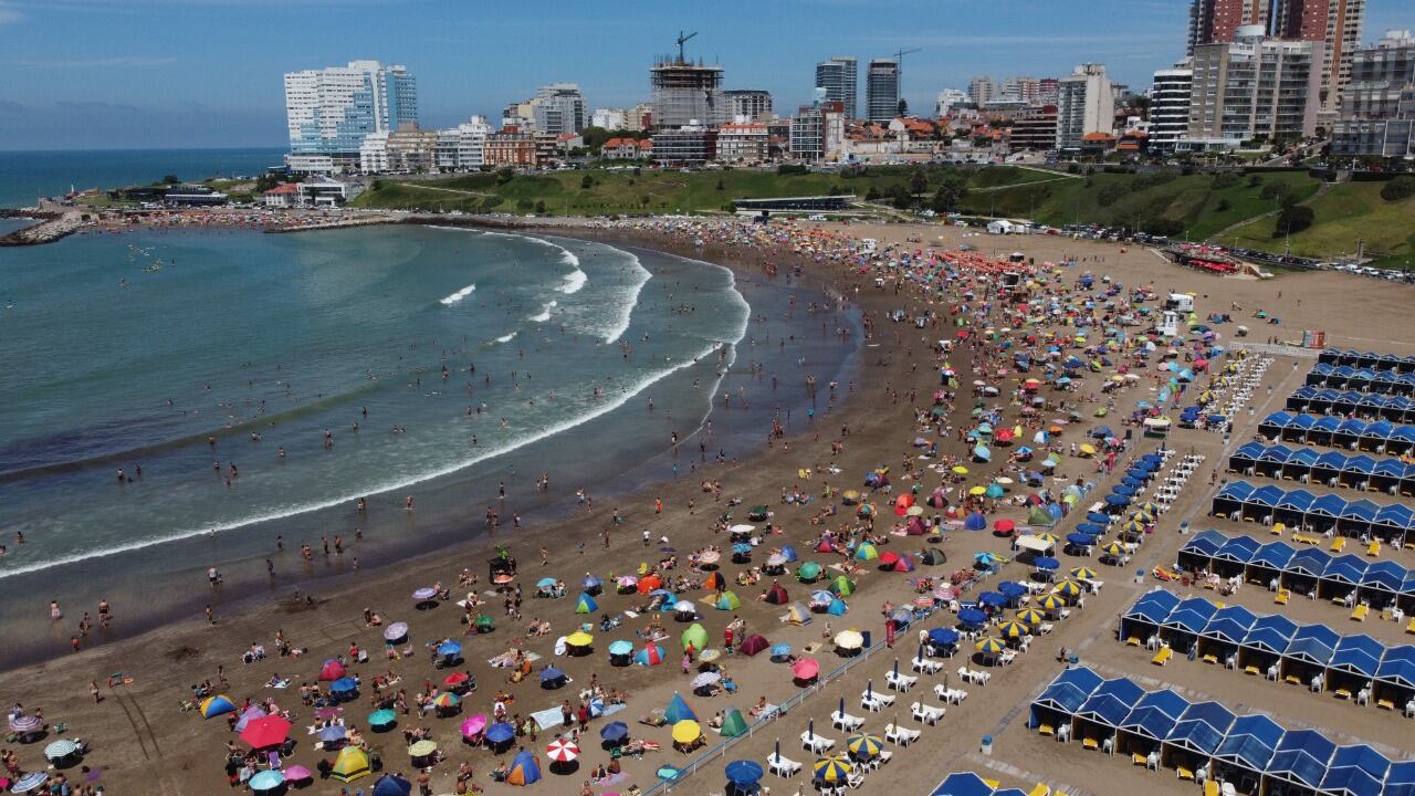 Temporada de verano, y las playas en Mar del Plata