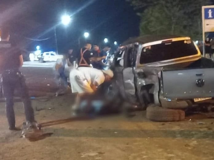 Con 14 años conducía una camioneta por la ruta hasta que chocó con un rodado estacionado: murieron él y un joven de 18.