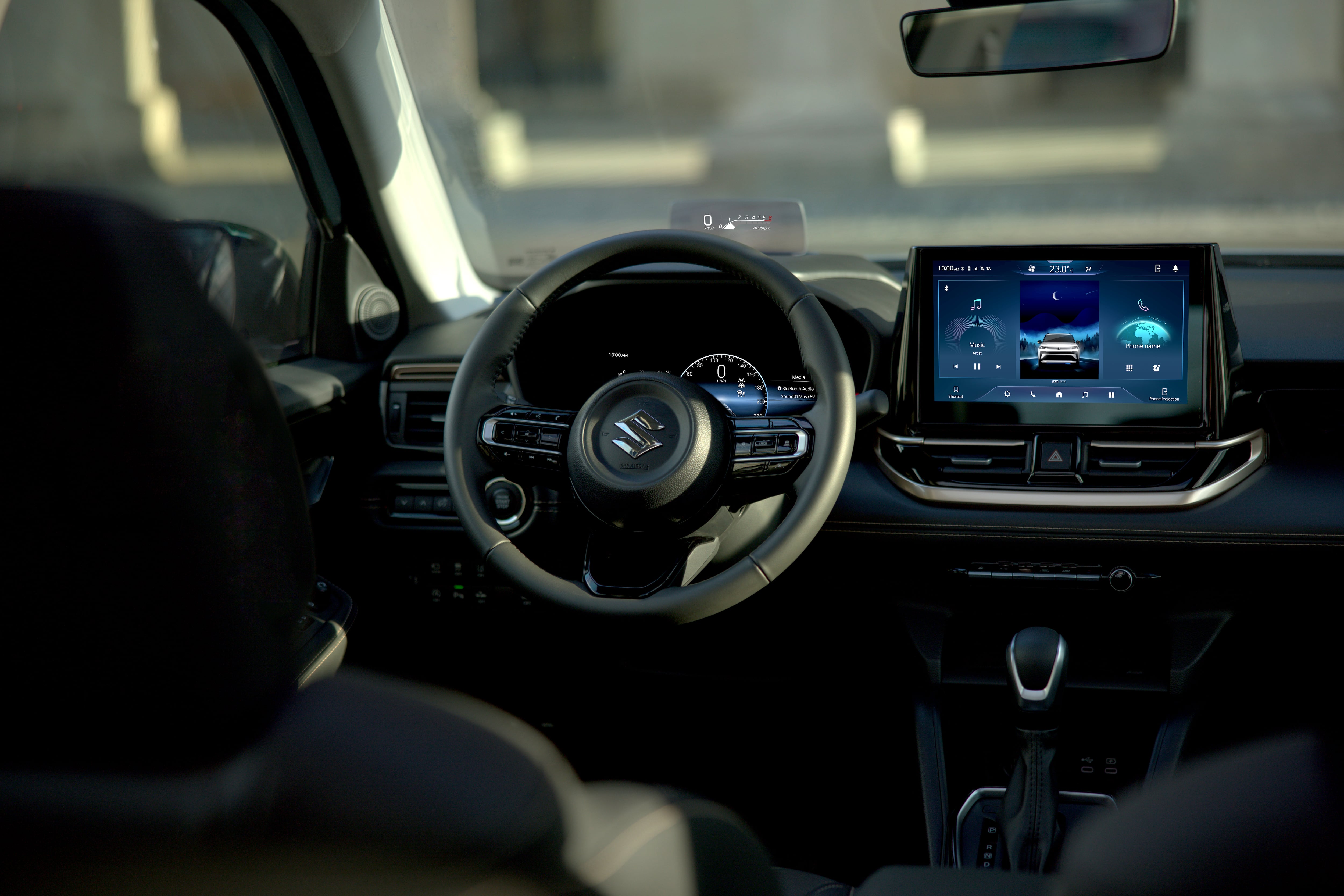 El interior incorpora un tablero digital de 10,25 pulgadas y una pantalla multimedia táctil de 10,1 pulgadas