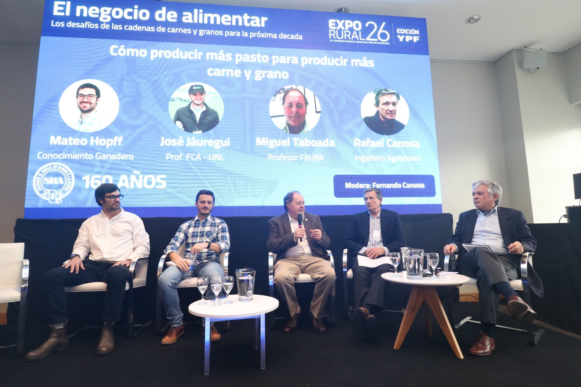 Matías Hopft; José Jáuregui, Miguel Taboada, Rafael Canosa y Fernando Canosa, en un panel en la Exposición Rural de Palermo