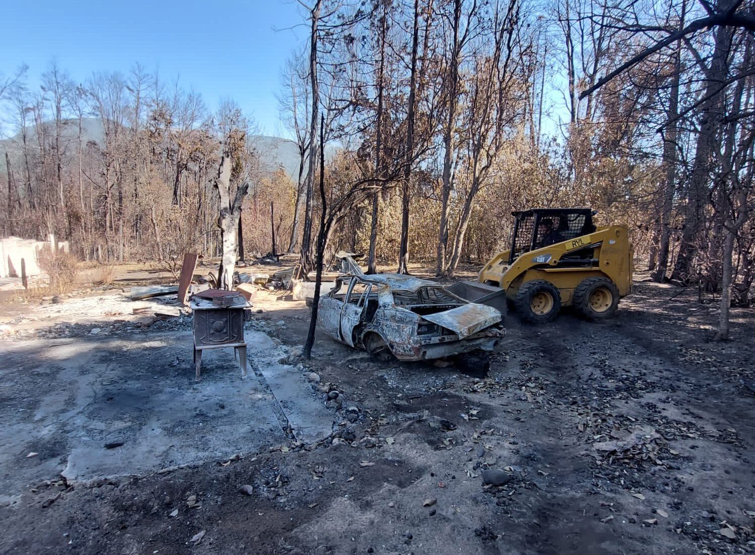 En la zona de Mallín Ahogado comenzaron las tareas de remoción de escombros tras los devastadores incendios forestales