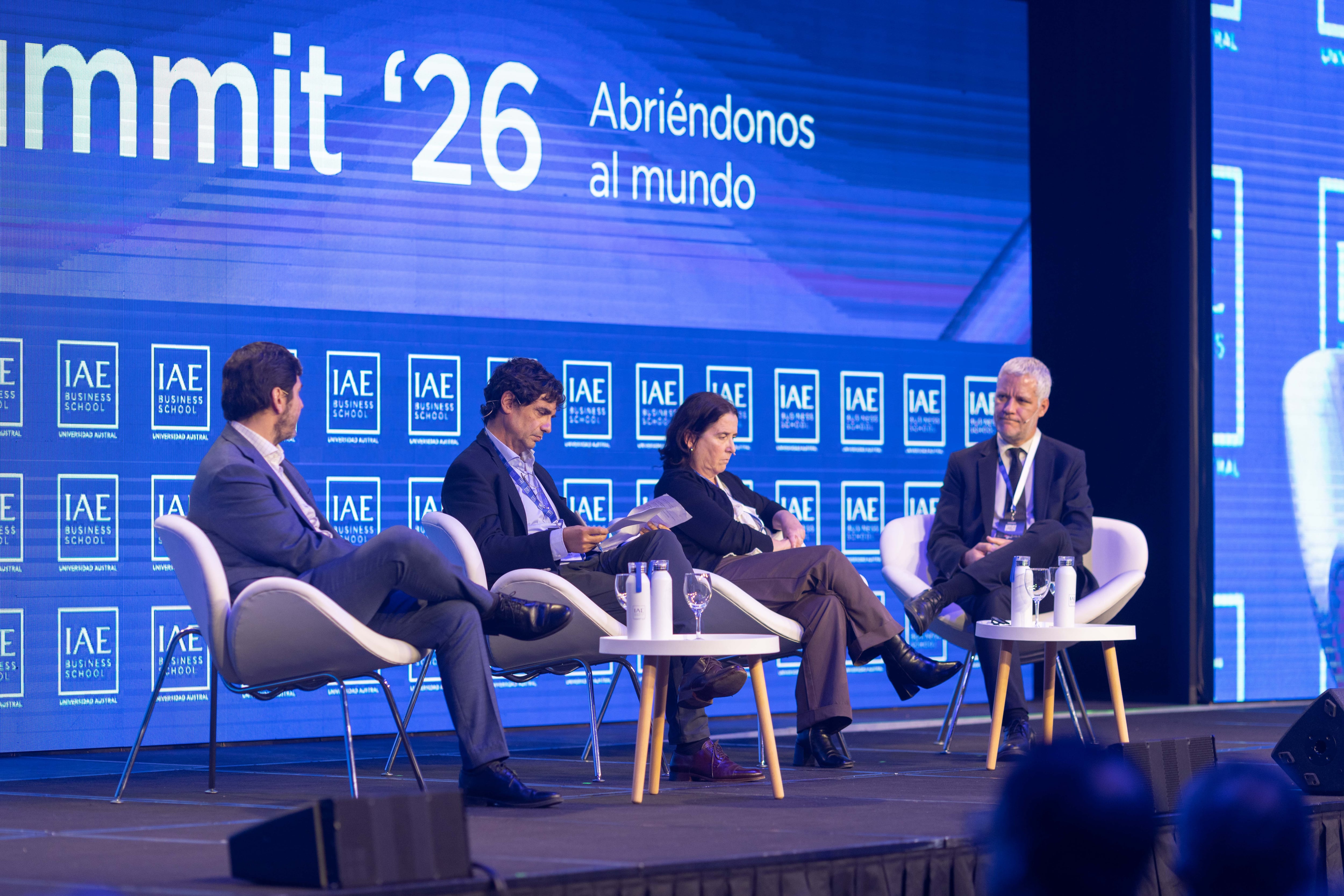 Dólar, déficit y actividad: debate entre economistas por los desafíos que vienen