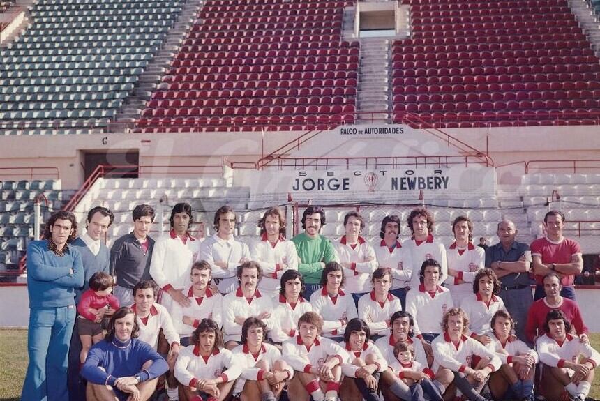 El glorioso Huracán de 1973: Larrosa, abajo, segundo desde la derecha, entre Babington y Brindisi