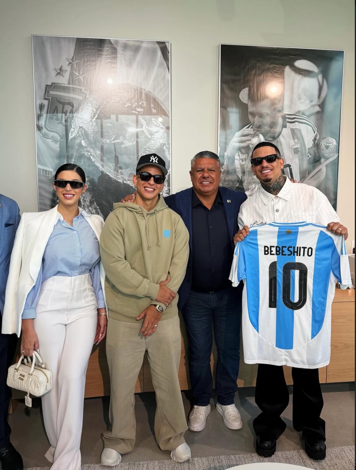 El cantante cubano Bebeshito, próximo a presentarse en el show de medio tiempo del partido Argentina vs. Venezuela, recibió un saludo personal de Daddy Yankee