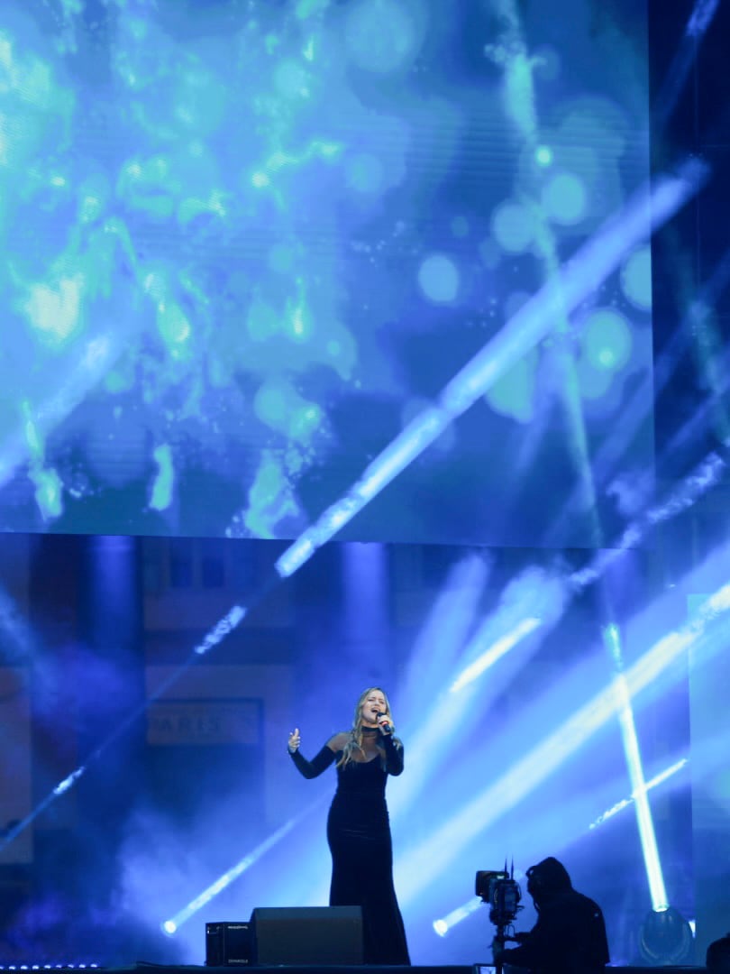La artista argentina Lola Ponce cerró el show con la canción