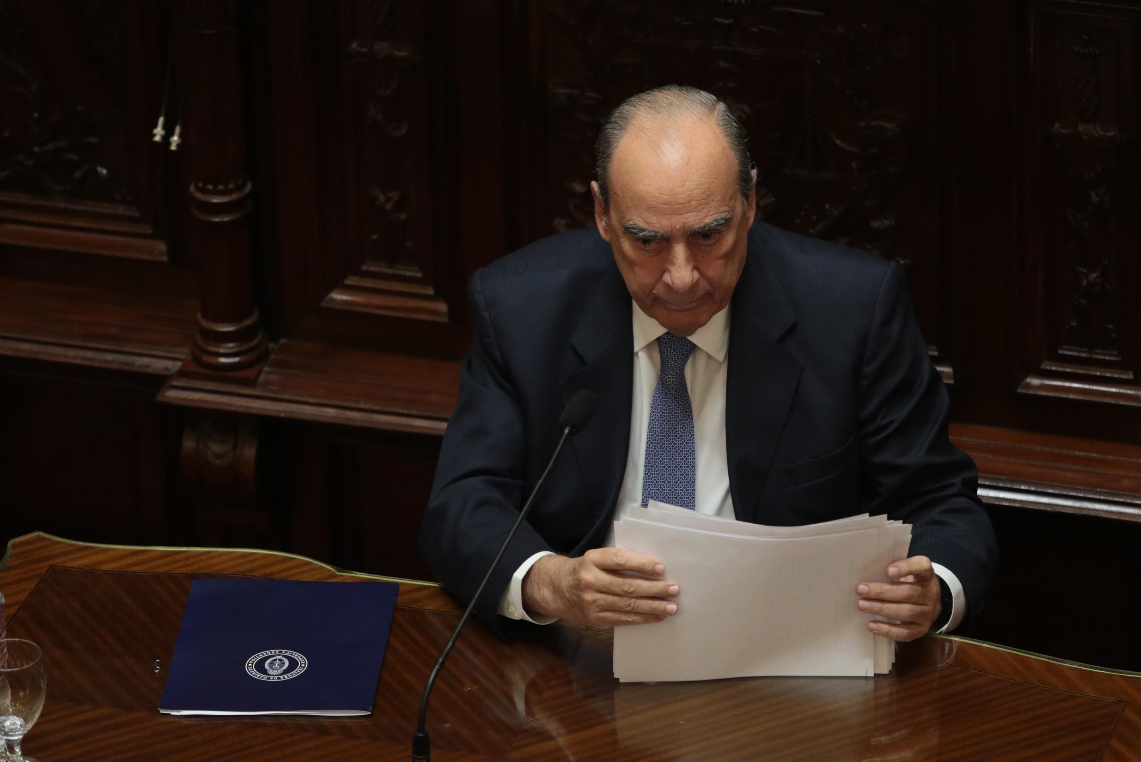 En un clima tenso, Guillermo Francos presenta en el Senado su informe de gestión
Advirtió sobre el fuerte impacto fiscal de los proyectos que proponen un aumento en las jubilaciones, aprobados en el Senado; defendió el ajuste