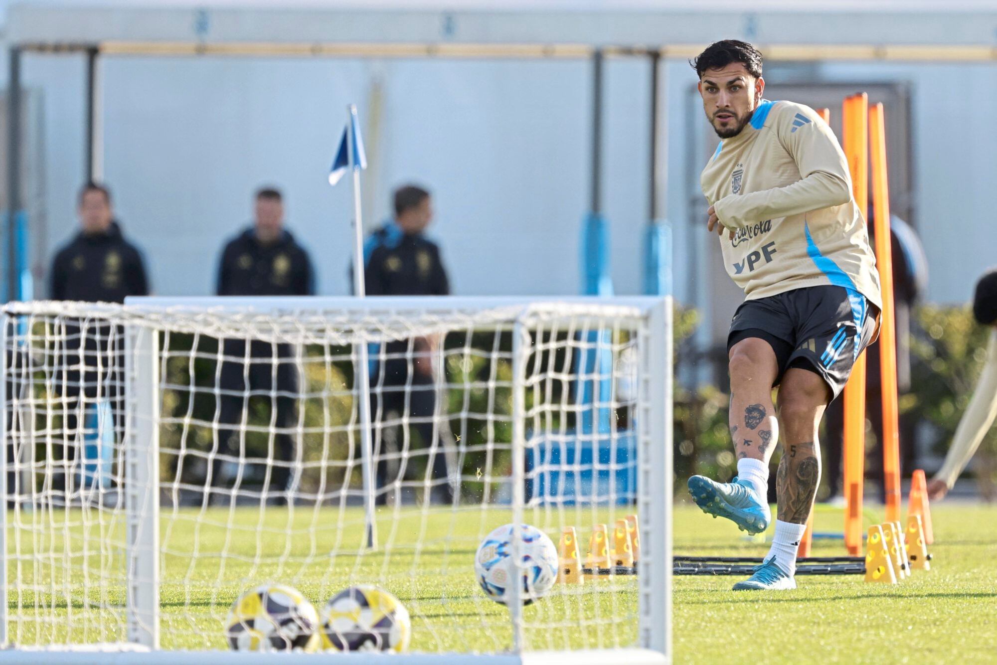 Paredes se entrena en Ezeiza, muy cerca del Boca Predio.