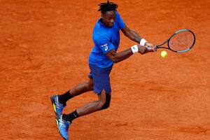 El show de Gael Monfils en Roland Garros: el smash volador y un drop de lujo