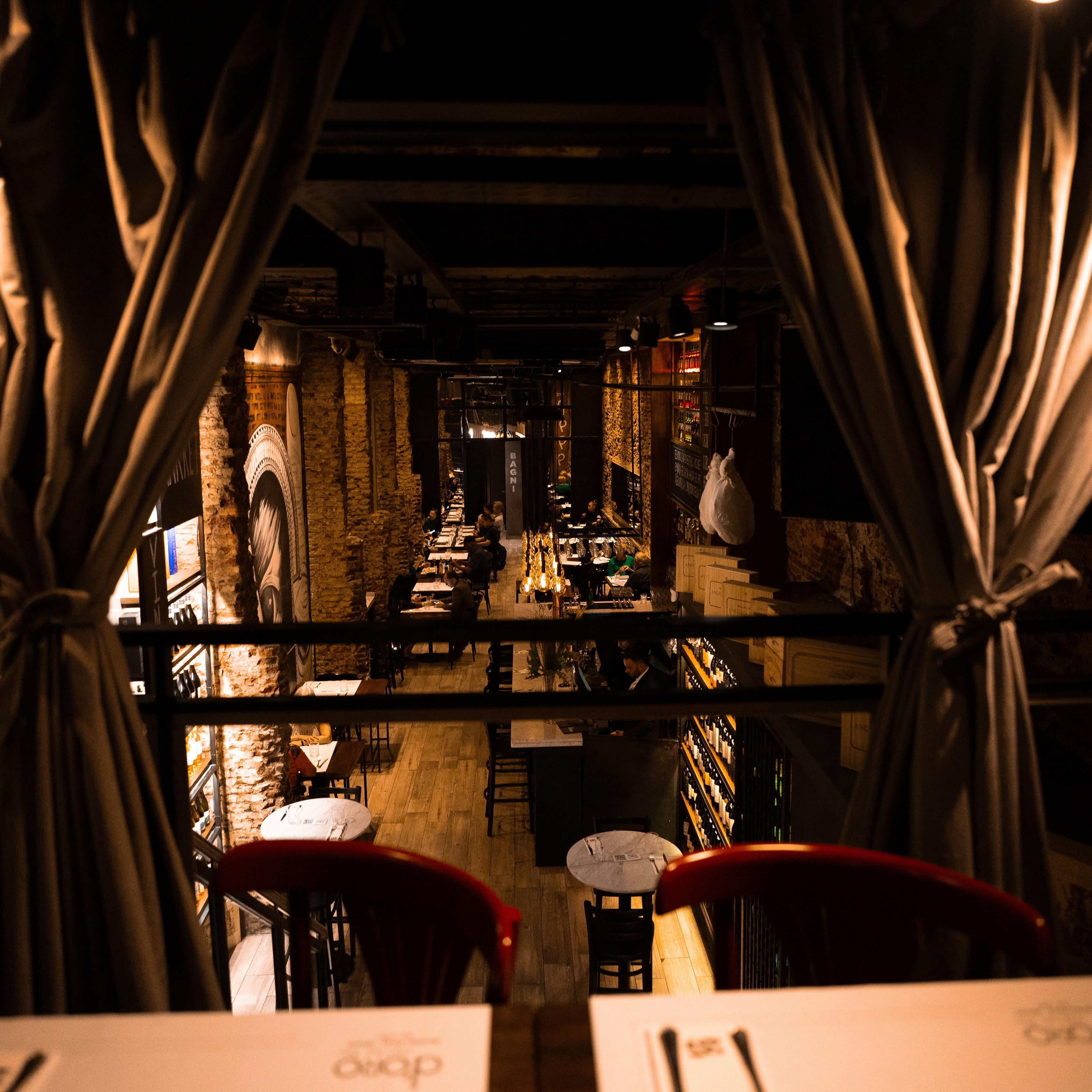 D'Oro Italian Bar abrió en 1999 después de una apuesta jugada por Claudio y Norberto D'Oro