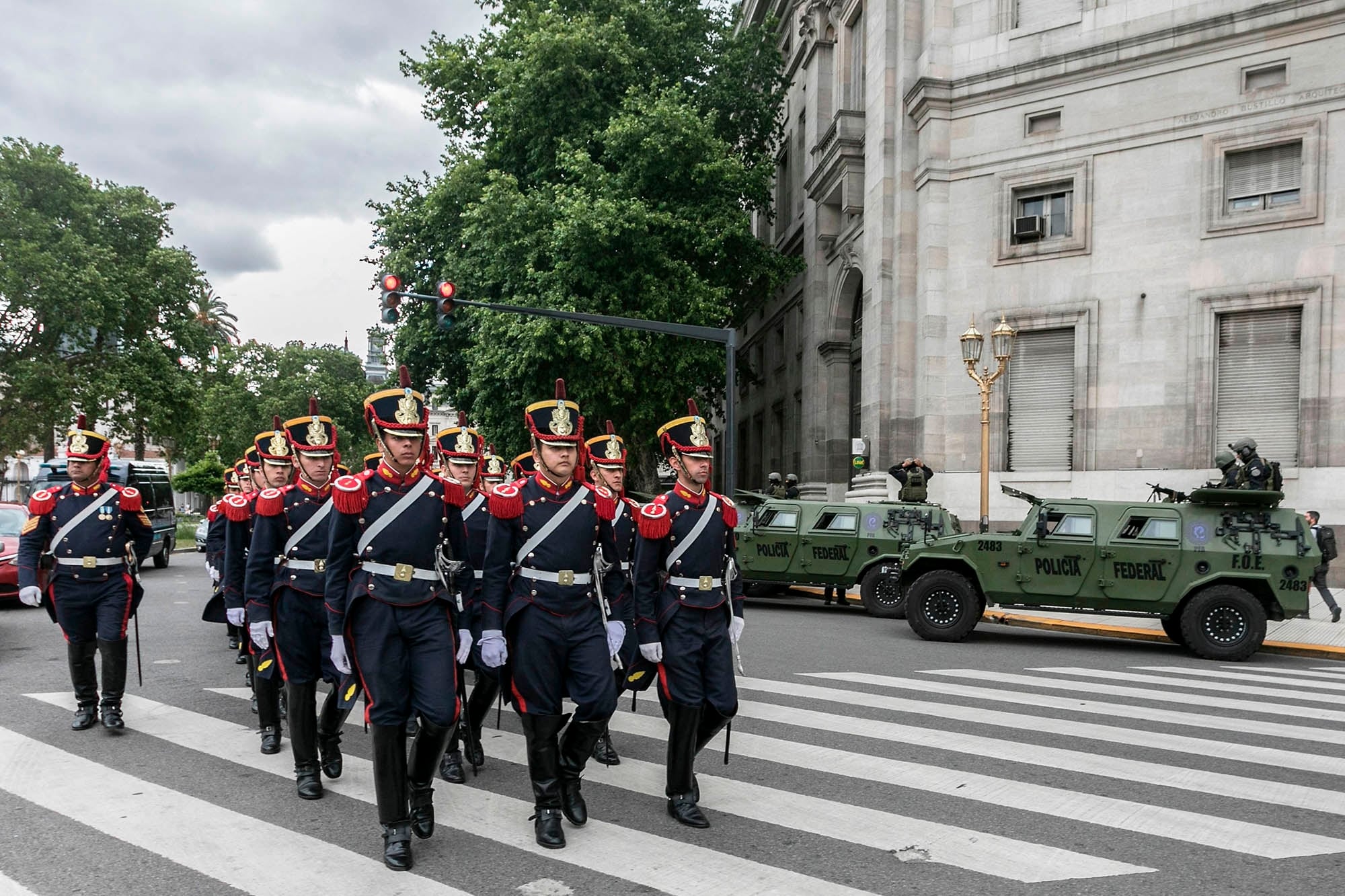 Granaderos y soldados en las calles de Buenos Aires