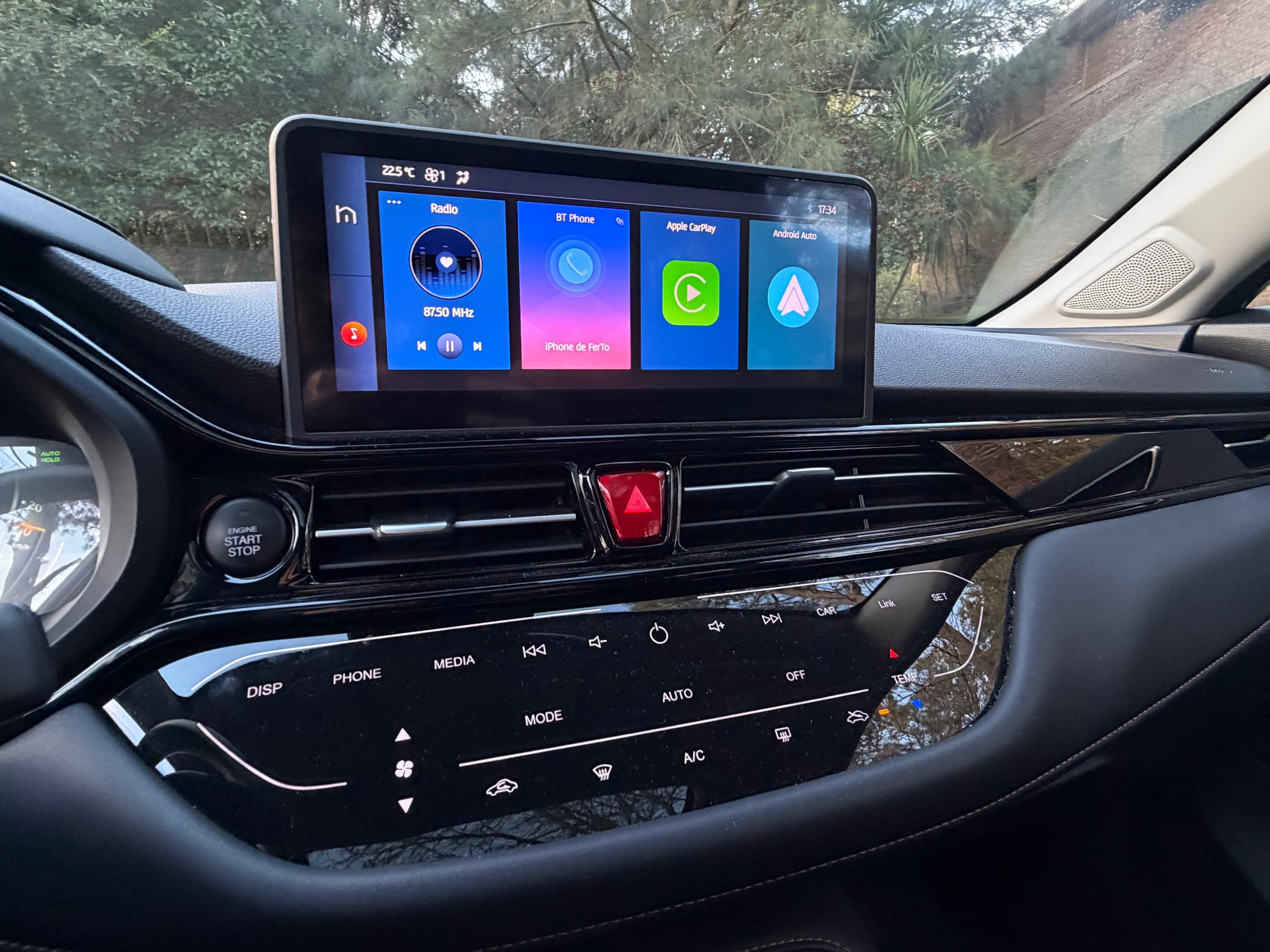 Android Auto y Apple CarPlay solo funcionan mediante conexión por cable