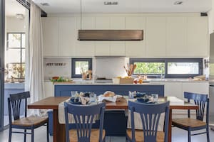 10 ejemplos de cocinas azules para que te inspires si estás buscando un cambio de tono