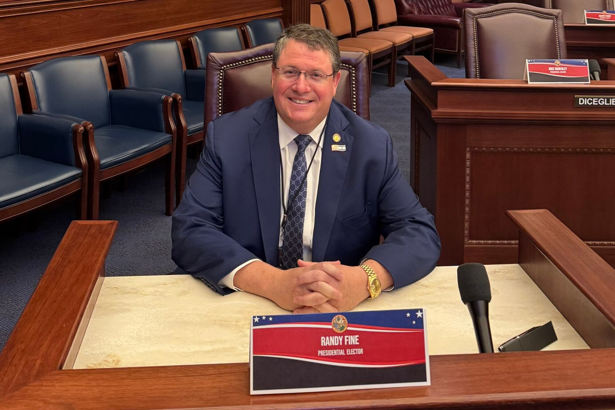 El senador Randy Fine considera que los estudiantes indocumentados tienen una ventaja económica injusta frente a los residentes de otros estados