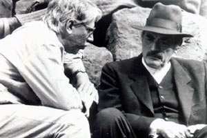 Luis Puenzo con Gregory Peck durante el rodaje de Gringo Viejo