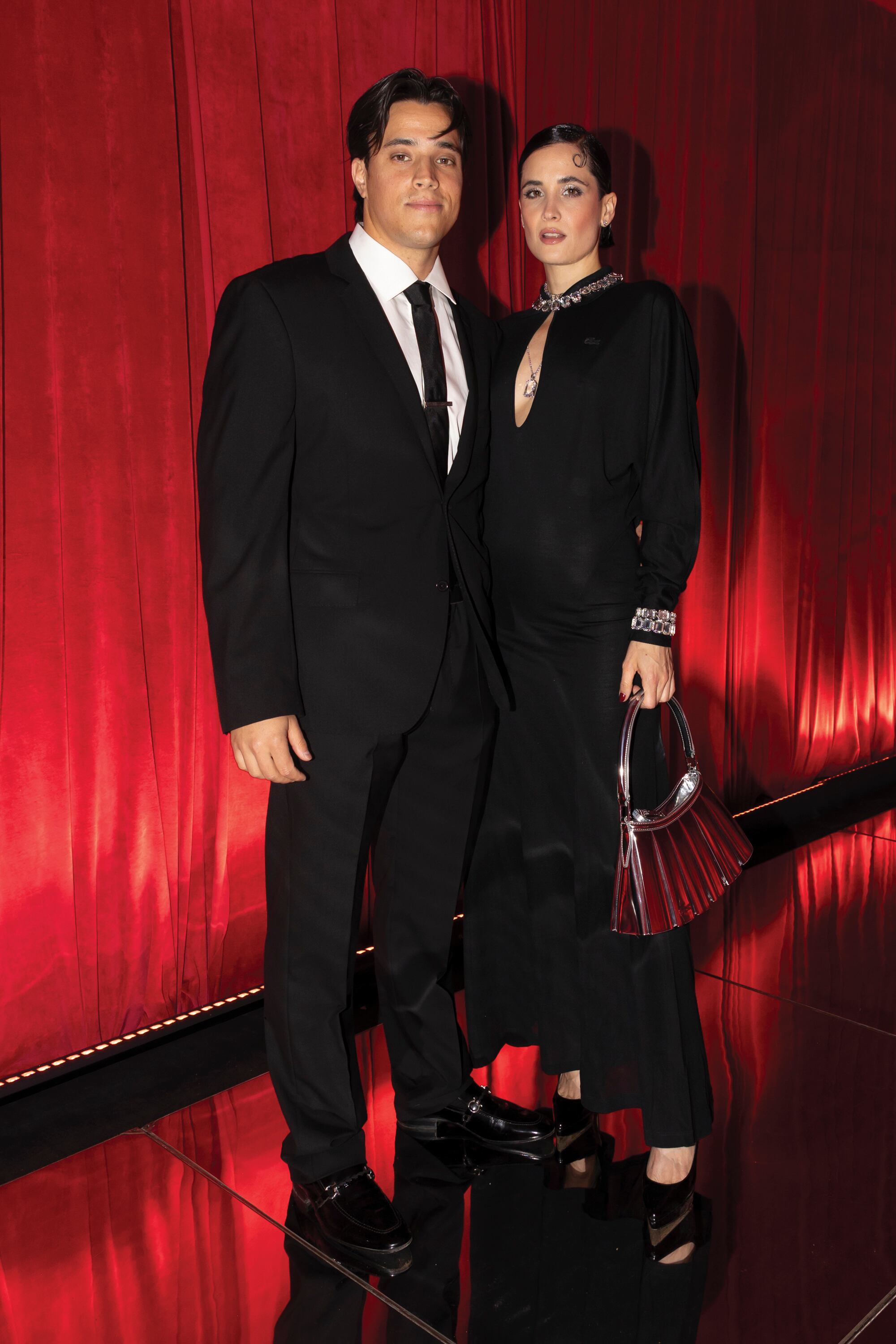 Flor Torrente, by Lacoste y accesorios Swarovski, asistió con su novio, Santiago Slapak