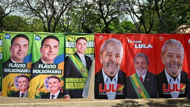El senador derechista Flávio Bolsonaro y el presidente de izquierda Luiz Inácio Lula da Silva pasaron a un balotaje de final abierto en las elecciones de Brasil