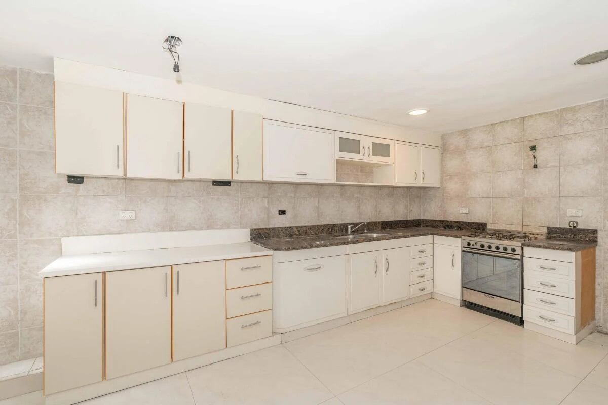 Cuenta con una amplia cocina que fue remodelada