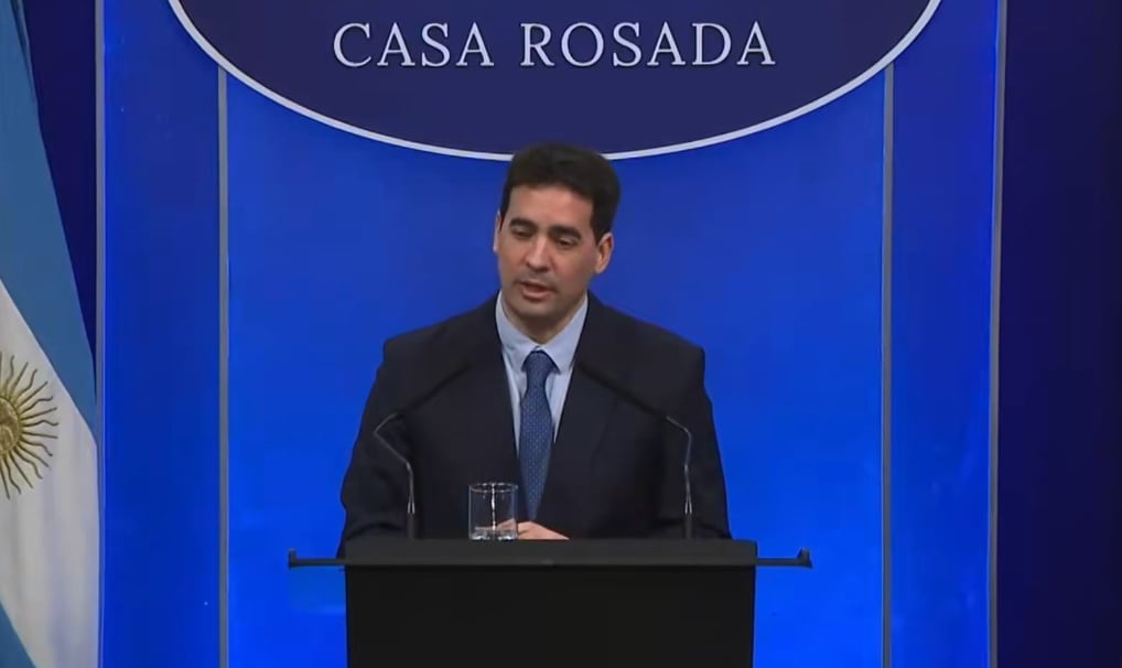 El vocero presidencial, Adrián Ravier, aseguró que no cuenta con las fuentes que respaldan los dichos de Milei que vinculan la