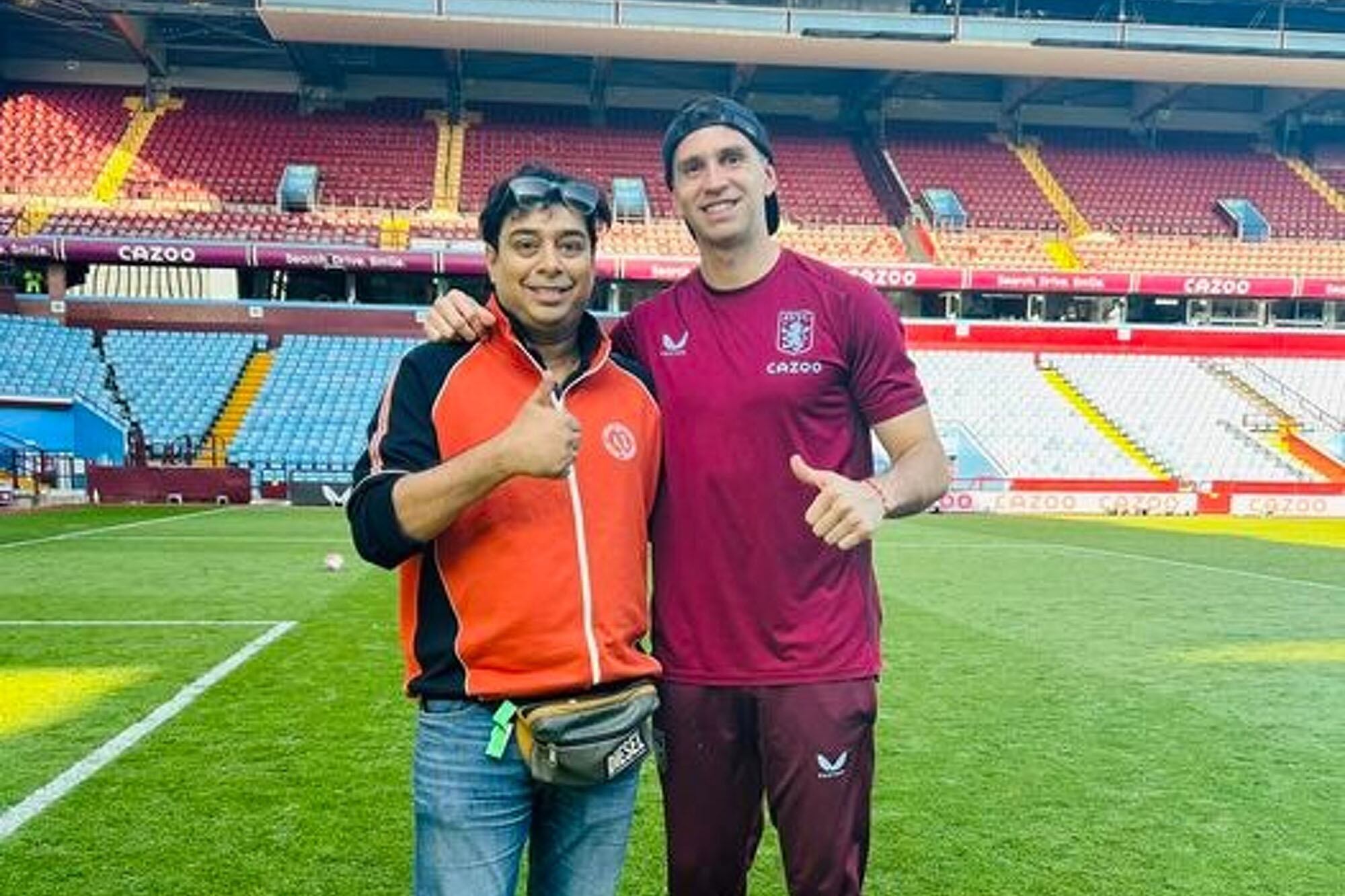 Satadru Dutta, con el Dibu Martínez