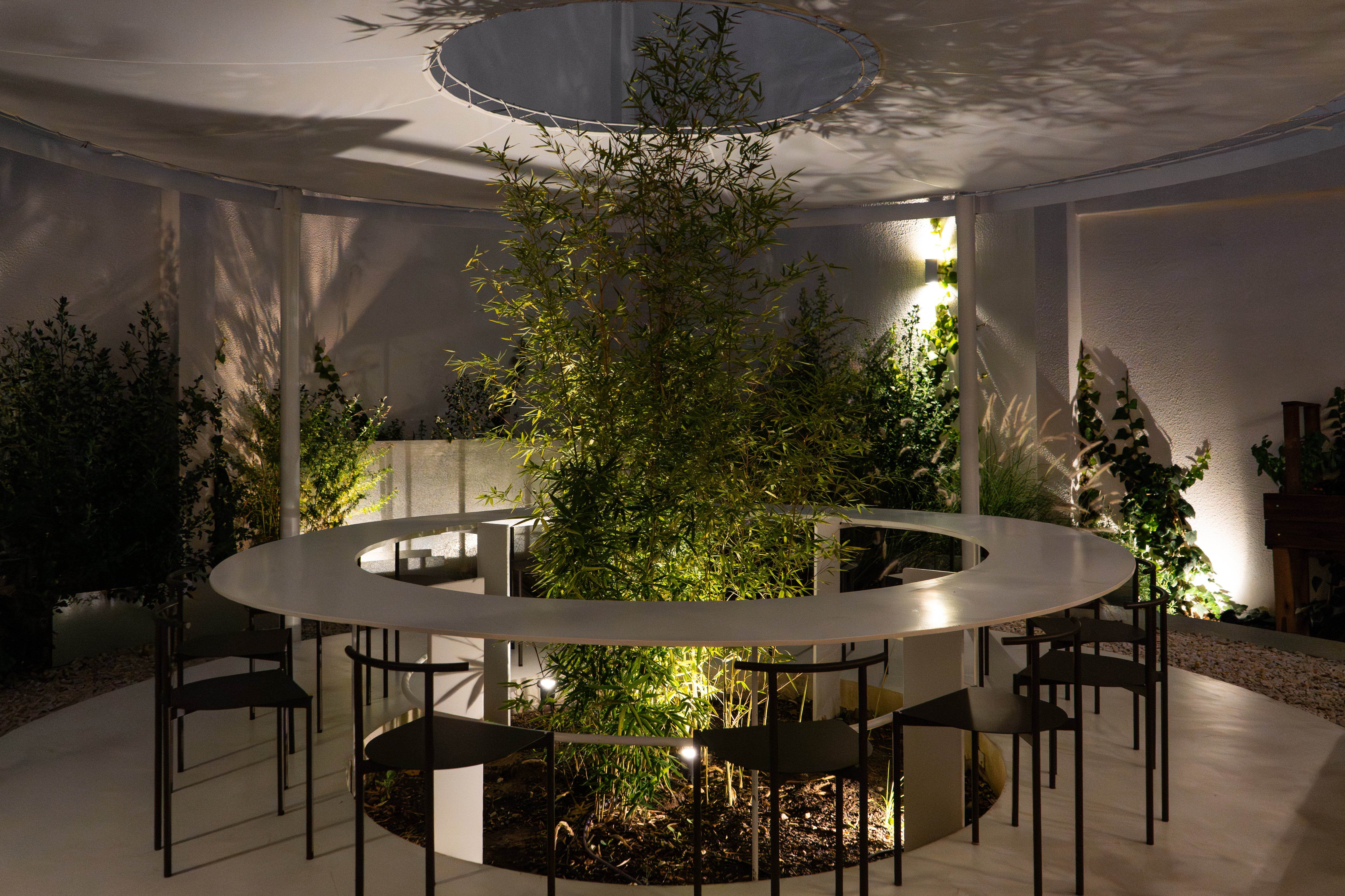 Terrazas otoñales: la barra circular del patio de Horta