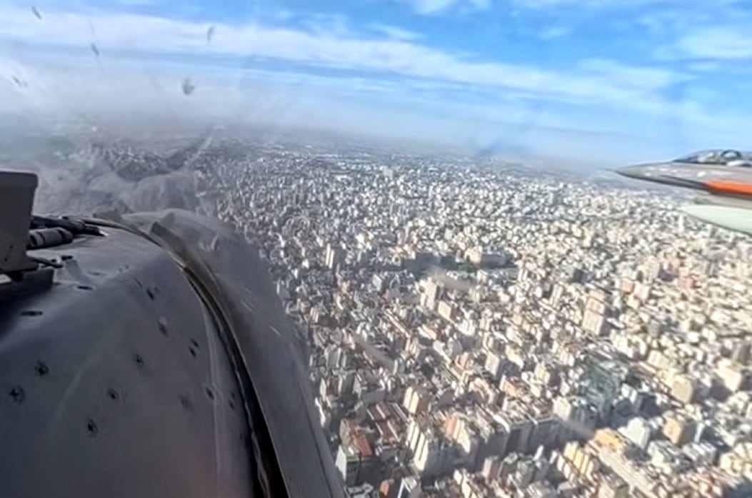 El sobrevuelo de los F-16 daneses por Buenos Aires, desde la cabina de uno de los pilotos