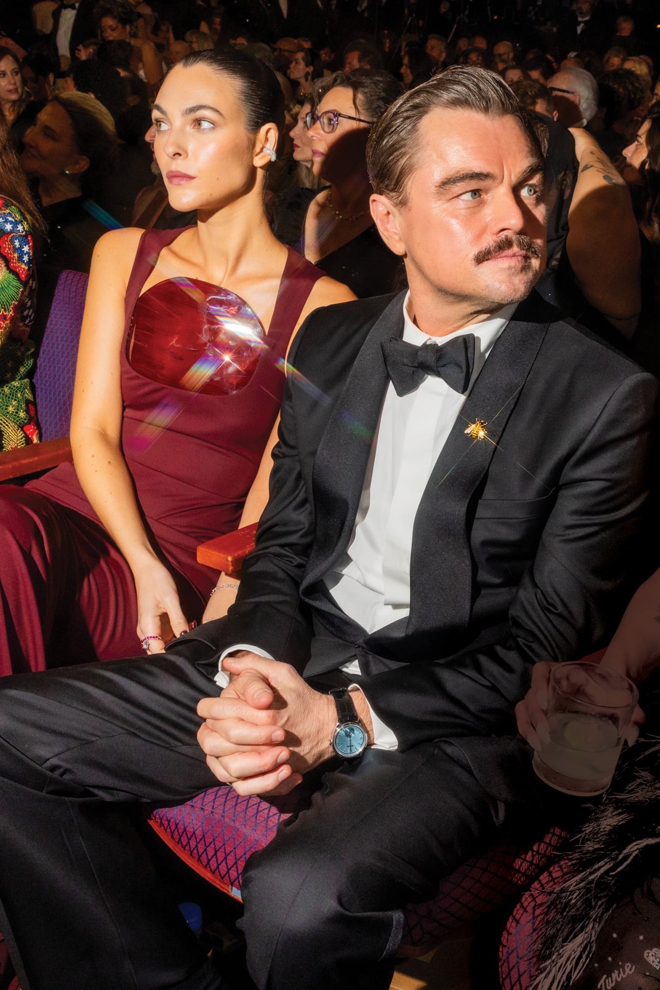 La top model italiana Vittoria Ceretti, vestida por Chanel, junto a Leonardo DiCaprio. Si bien en 2020 el actor asistió con su entonces novia, la actriz Camila Morrone, fue sólo con Gisele Bündchen en 2005 con quien caminó de la mano por la alfombra roja de la gala