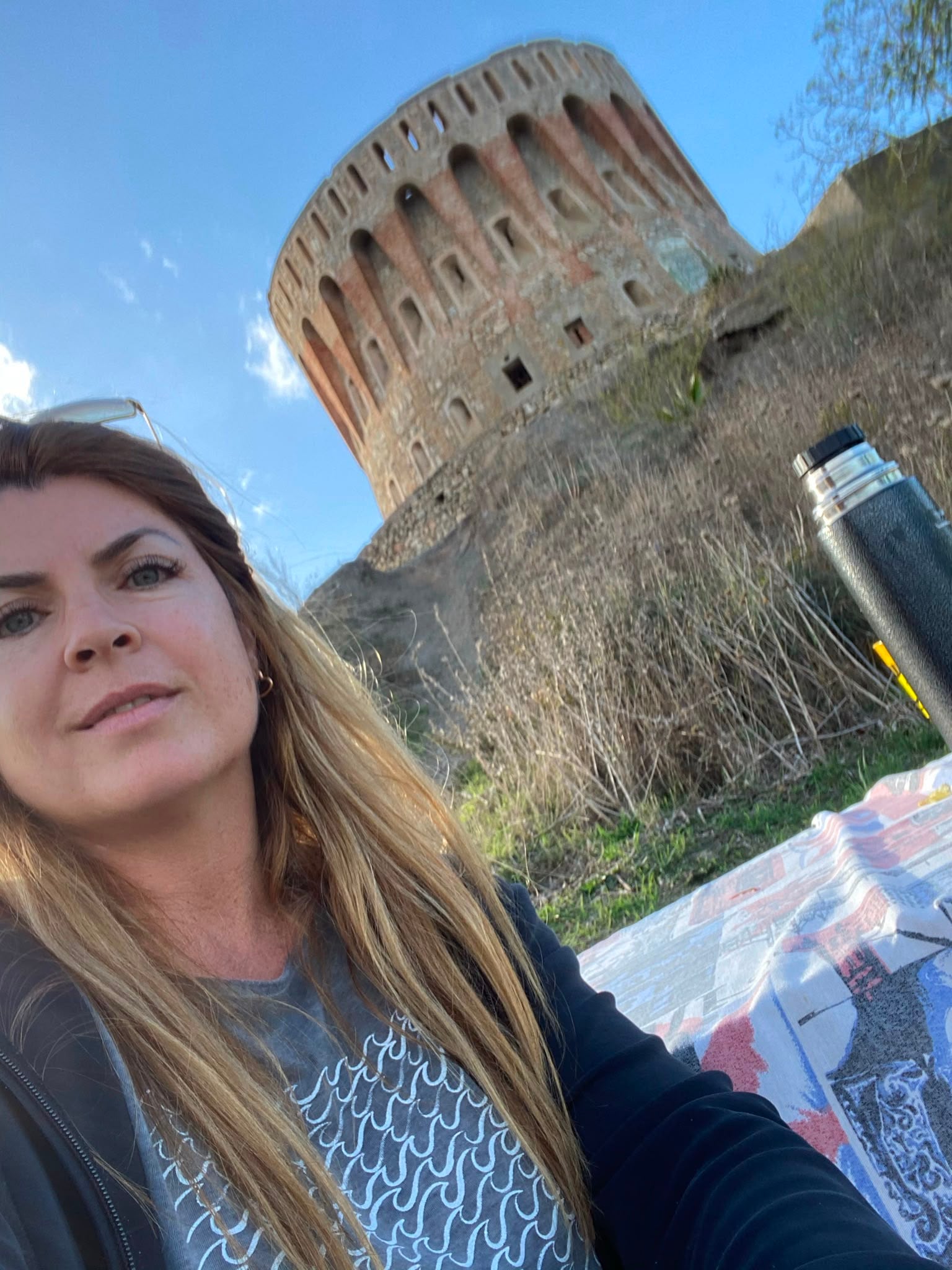 Mateando con la Torre de Arangueren detrás