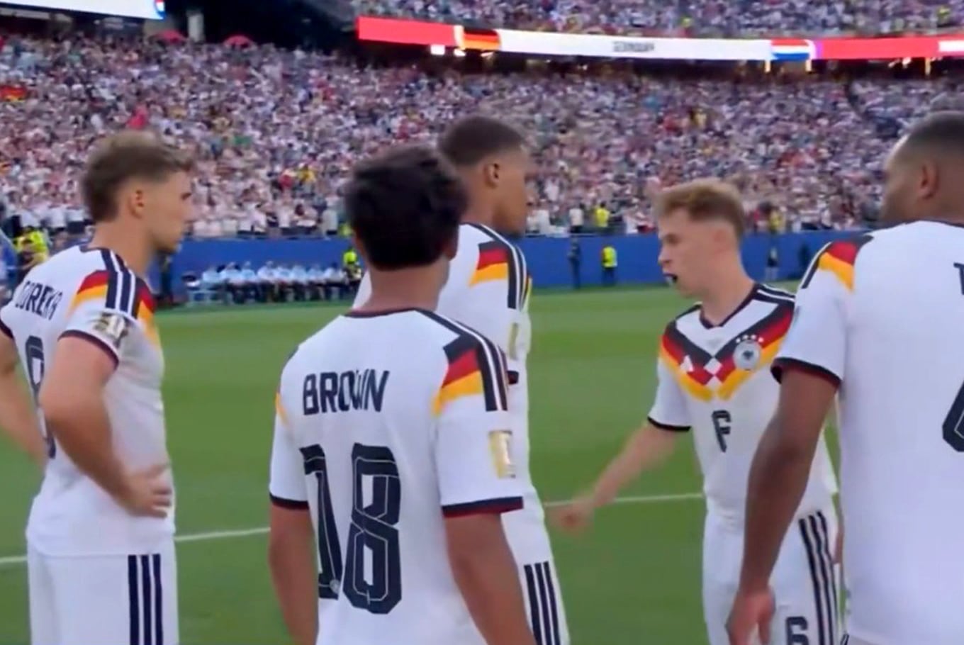 Polémica en Alemania por un video que muestra a un futbolista negándose a ir a patear un penal