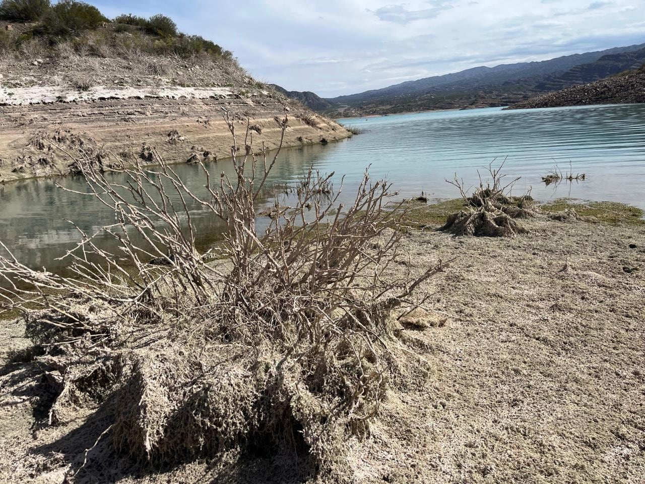 La sequía, en el dique de Potrerillos