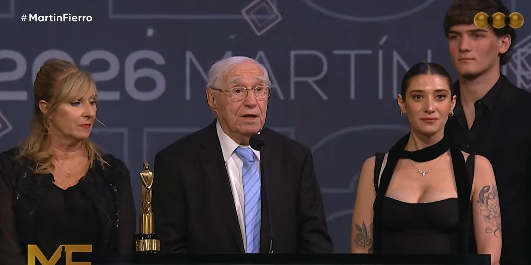 Macaya Márquez fue homenajeado por su labor periodística de más de 50 años en los Martín Fierro 2026
