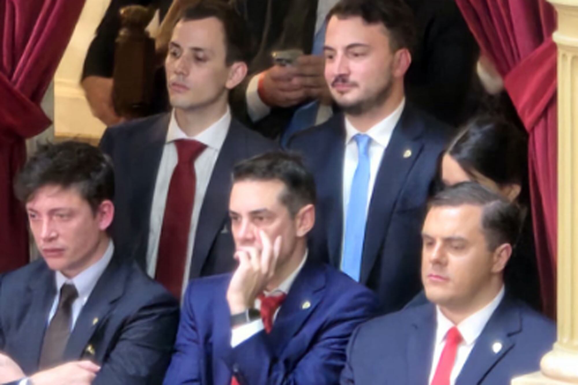 Santiago Caputo en el palco del Congreso junto a Agustín Romo y Daniel Parisini, alias “el Gordo Dan”