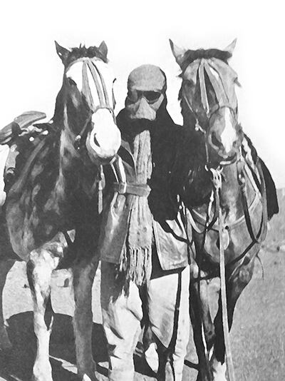 Tschiffely cruzando una tormenta de area en Bolivia