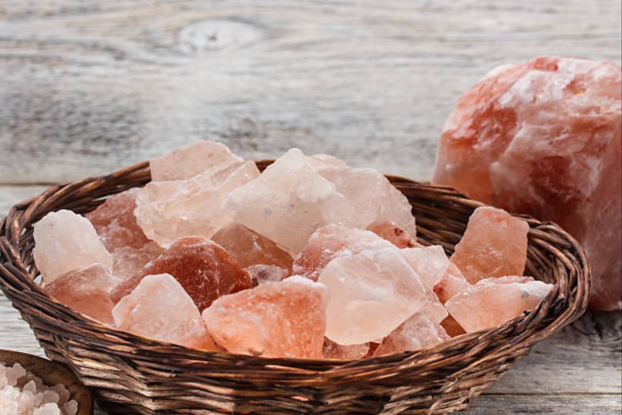 Feng Shui: el rincón exacto para activar tu piedra de sal rosa y atraer abundancia