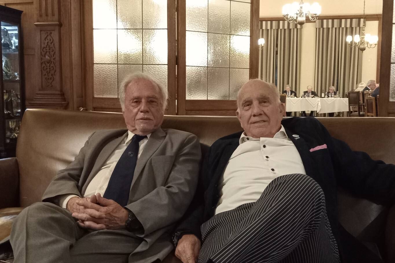 Rivales y amigos: Daniel Bracht y Juan Carlos Gascón, jugaron en la cuarta de CUBA y de La Plata, respectivamente, en el año 1965 y se juntaron para recordar el partido final 60 años después