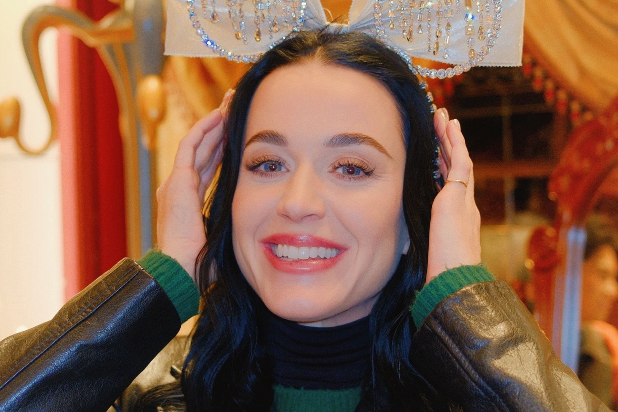 Katy Perry confirmó su relación con un ex primer ministro con románticas postales en Japón