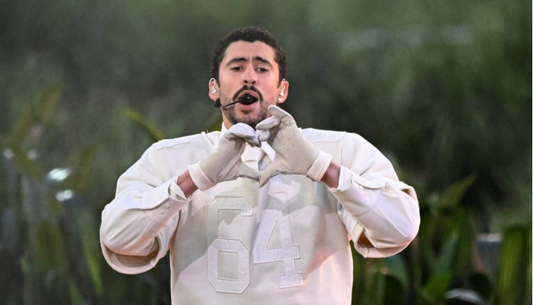 Quién es el argentino que diseñó la “casita” de Bad Bunny en el Super Bowl y cuál fue el principal desafío que afrontó
