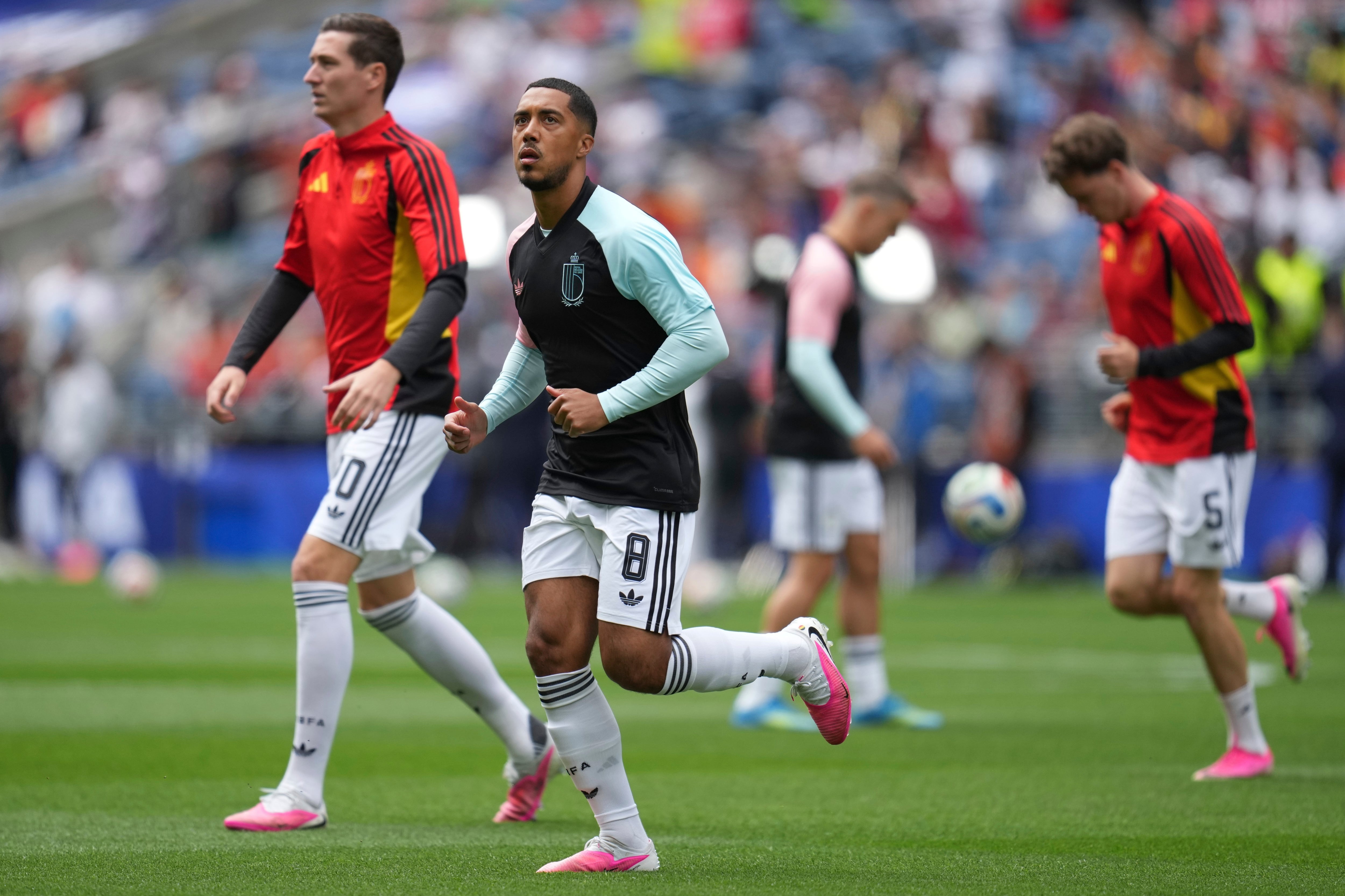 Bélgica vs. Senegal, en vivo por el Mundial 2026: minuto a minuto del partido 9 Belgium's Youri Tielemans (8) warms up ahead of the World Cup round of 32 soccer match between Belgium and Senegal in Seattle, Wednesday, July 1, 2026. (AP Photo/Abbie Parr)