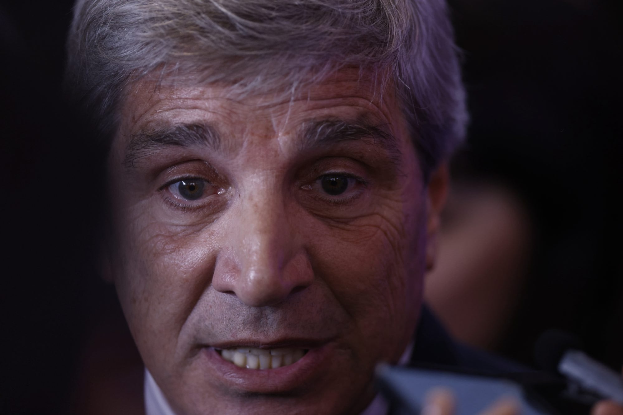 El ministro de Economía Luis Caputo en la cumbre libertaria